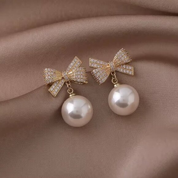 Cute Fashion Goldplated Crystal Bow Korean Style Faux Pearl Drop Earrings Set - Picture 2 of 2